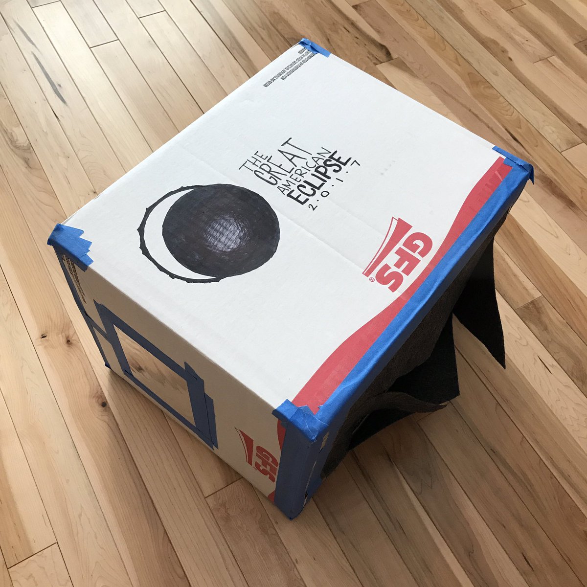 breannamullen's tweet photo. Eclipse Viewing Theatre sponsored by @GFSDelivers 🌞🌑 https://t.co/EOFURNrCAu