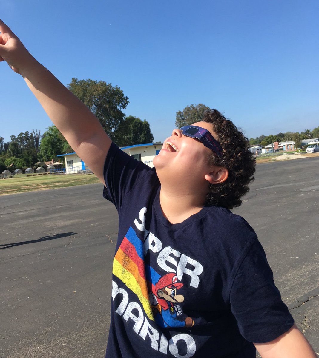 RaphaelAlejandr's tweet photo. Having a blast watching the solar eclipse with my sister @Dalila_Bela1 and brother @Bruce_Salomon! 🌘 https://t.co/K1WWX95bD1