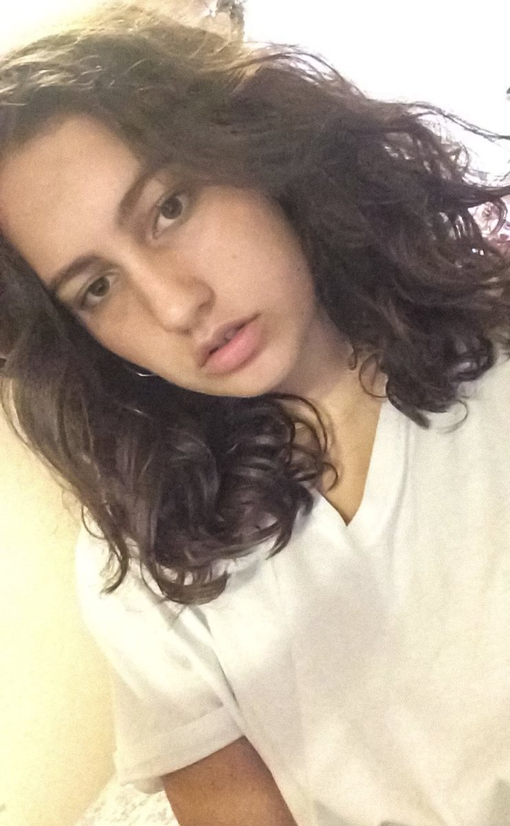 ibelongtodolans's tweet photo. ok but mariana is so cute tho, i love her 😻 https://t.co/sjcnIeaC34