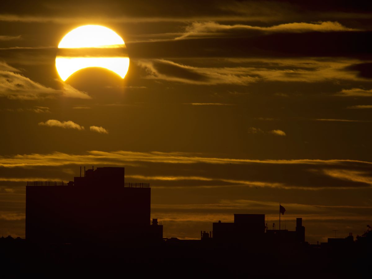 PortlandChats's tweet image. BREAKING NEWS --- WATCH SOLAR ECLIPSE LIVE HERE: unitedstateschat.net/index.php?p=3_… ~~~~~ #SolarEclipse #Eclipse #NASA #Eclipse2017