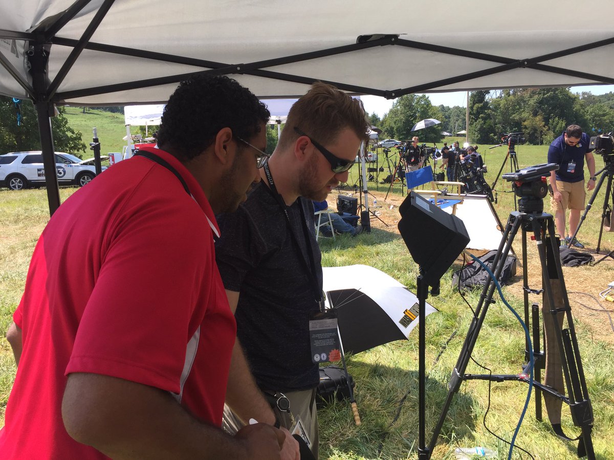 WHAS11's tweet photo. Our crew is hard at work bringing you live pictures of the sun and moon from the #SolarEcilpse in Hopkinsville https://t.co/ZtK7gkoX9A