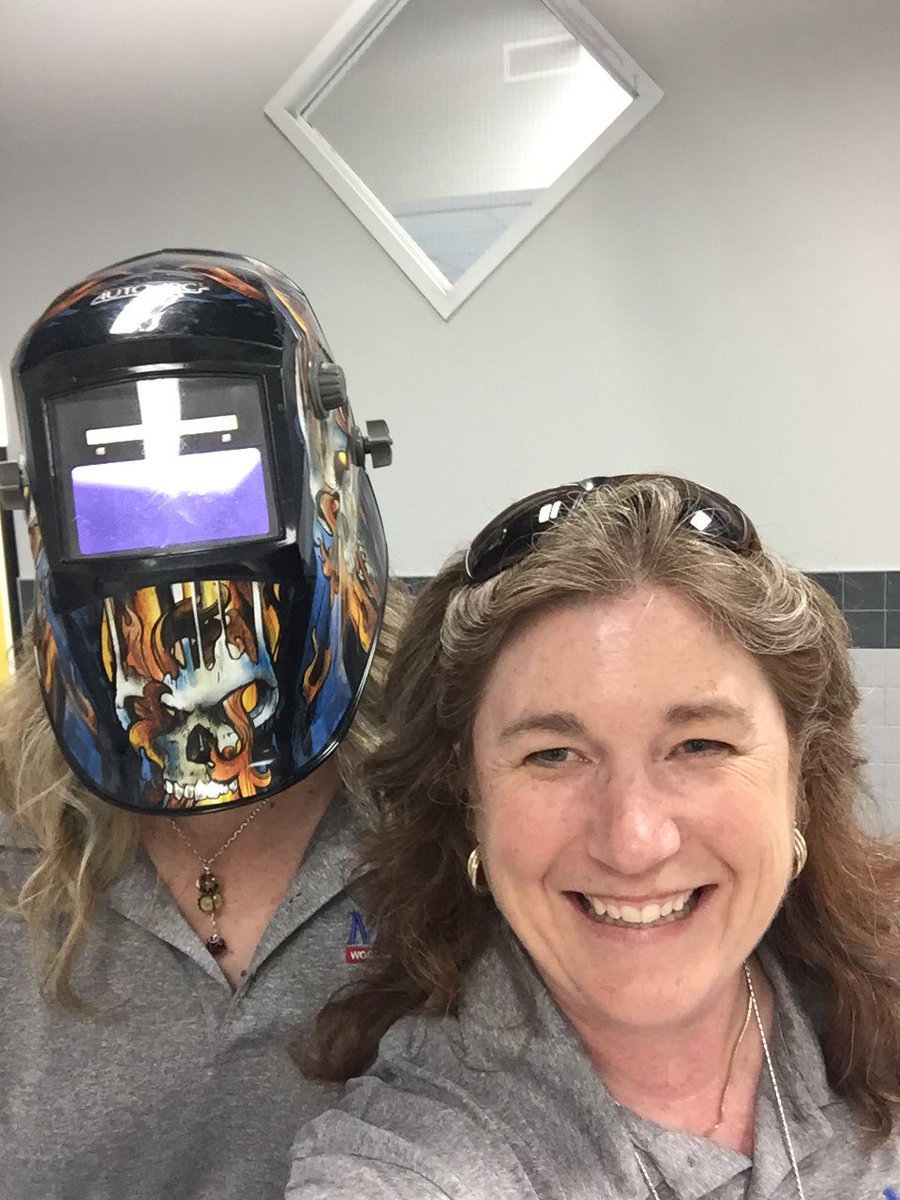jenwyble's tweet photo. #SolarEclispe2017 #MidwayMagic #WoodgateMagic #Jennifers #StanleyScience #WybleStyle https://t.co/Jgf67P7brD