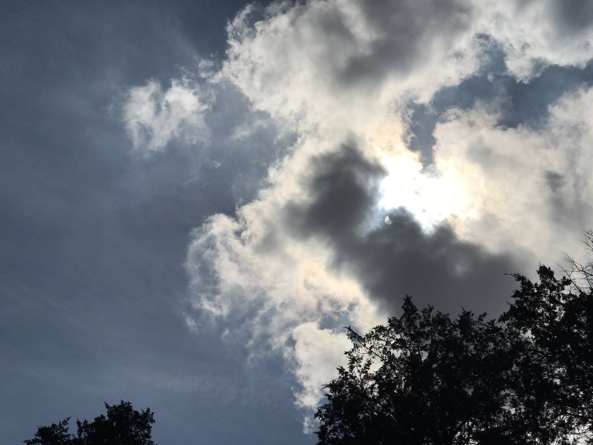 ImSoyCornfused's tweet image. Your source for #NotProfessional #Eclipse17 photography! 😎🤣😎