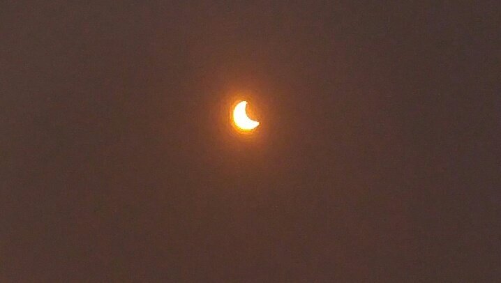 TealePB's tweet photo. #Eclipse2017 time lapse as seen from Rutledge Park #yyj #saanich https://t.co/Eaz9Iyv5hV