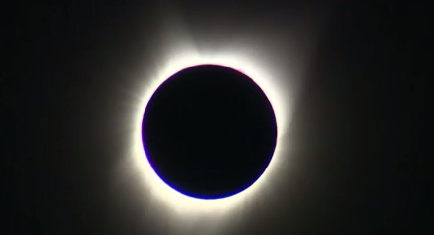 haripriyajc's tweet photo. Wow these images just show how beautiful nature can be.. #SolarEclipse2017 https://t.co/TIl9O26wfX