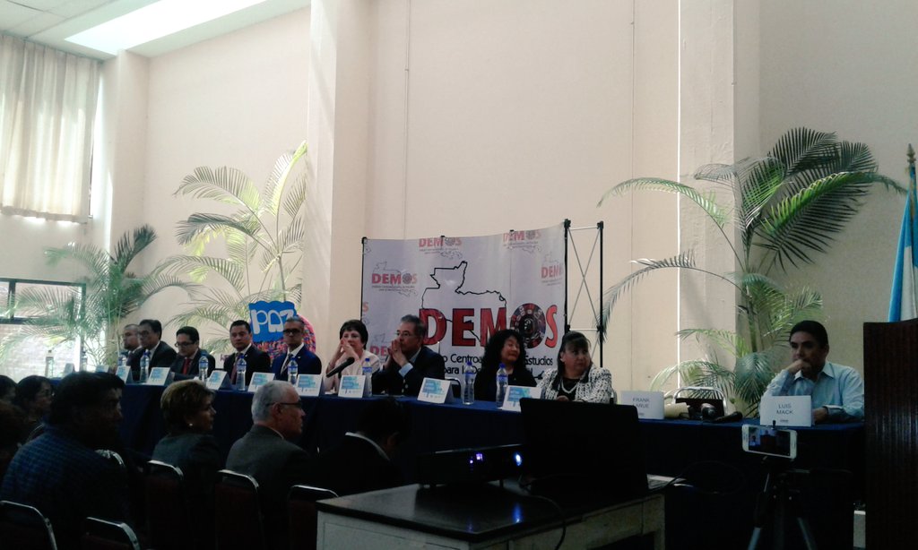 Entrega del reconocimiento #ConstructoresDeJusticia 
a funcionarios públicos que luchan contra la impunidad en Guatemala.