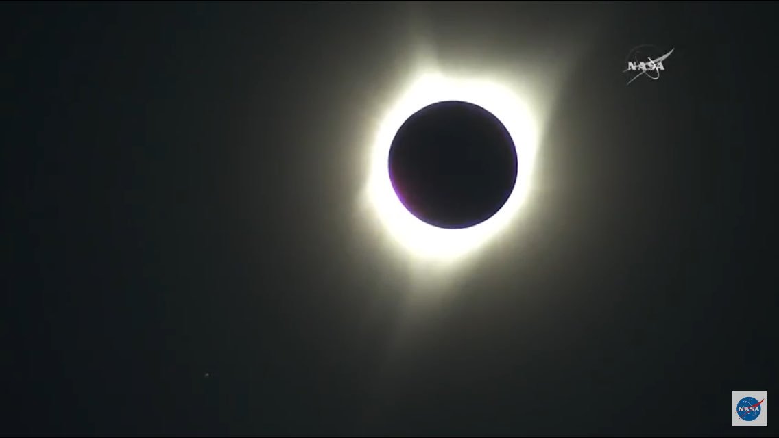 Apuntense's tweet image. El #Eclipse2017 a esta hora en Oregon-USA, cortesía de @NASA:
