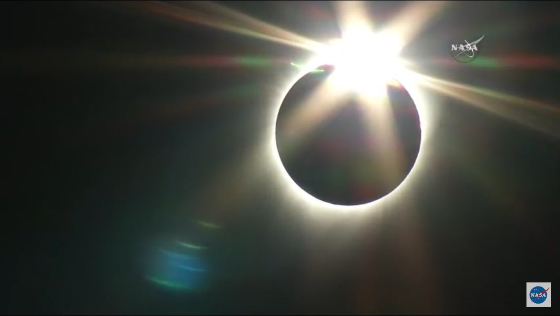 Apuntense's tweet image. El #Eclipse2017 a esta hora en Oregon-USA, cortesía de @NASA: