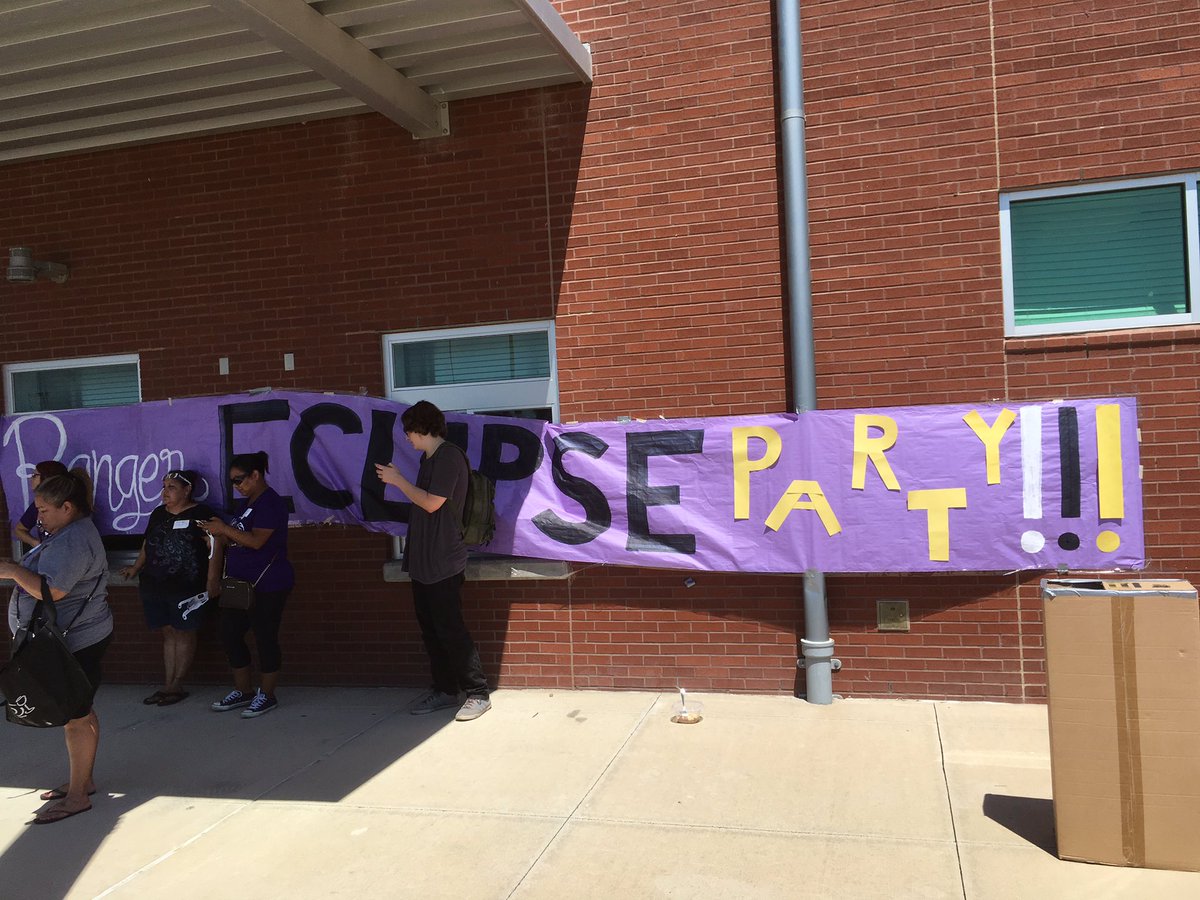 CoachAdair1's tweet photo. About 1500 kids got to come witness the eclipse today! #allinthectfamily @ChisholmTrailHS https://t.co/VaNa7OXjuW