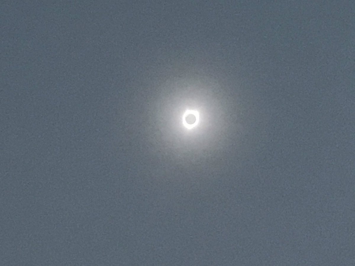 DrDenaGrayson's tweet photo. 🌞TOTALITY🌞

#Eclipse
#Eclipse2017 https://t.co/M0JKxVLl9K