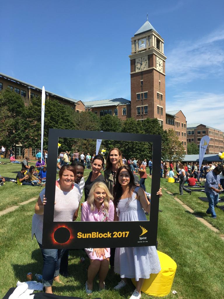 marceloclaure's tweet photo. We’ve got our glasses on, delicious @bestburgerkc🍔 &amp; @Sprint team is enjoying #SunBlock2017 for the #solareclipse2017! https://t.co/UwyuBNyALE