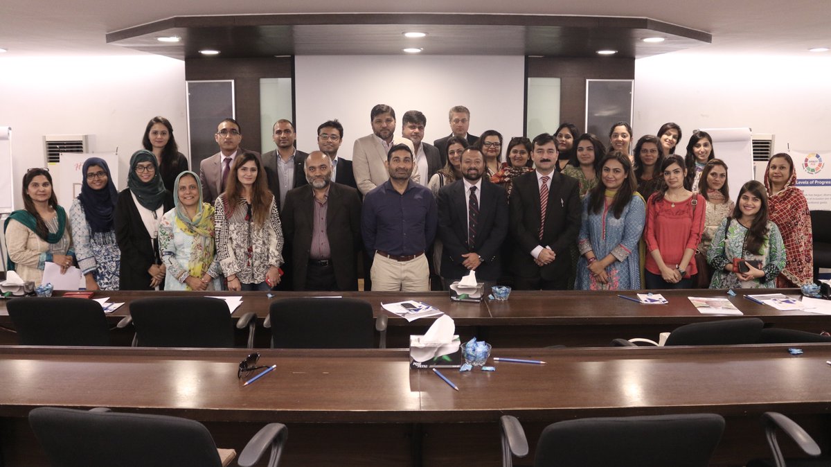 ZahidMubarik's tweet photo. Standard Chartered, K-Electric and HRS Global present best practices to promote inclusive culture #PakDiversity17, #DiversityHub https://t.co/P9RLSNZqZC