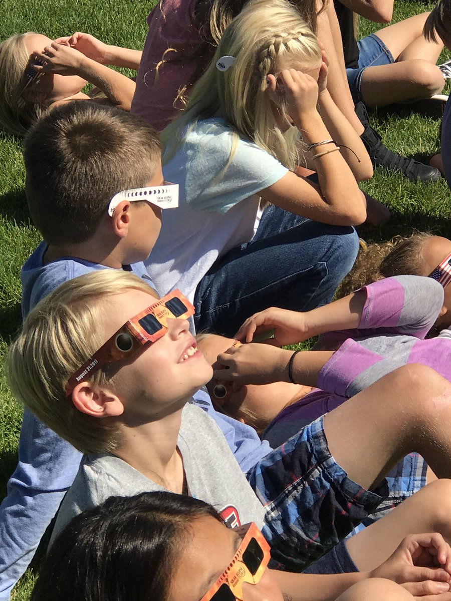 King5Ravens's tweet photo. Watching eclipse #jsdravens https://t.co/T7bZrk1tAD