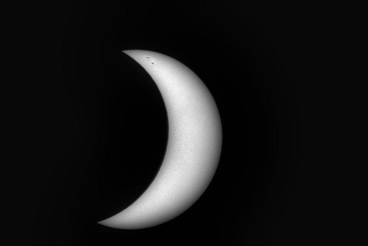 elliottlee's tweet photo. I forgot how difficult it was to take pictures through the telescope. Here's one at around 10:21am from Los Angeles #SolarEclipse2017 https://t.co/J676cuUOzK