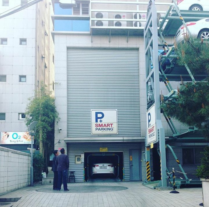SMARTPTY's tweet photo. Algunos se detienen frente a un problema, otros sacamos ventajas de ellos...Smart Parking Panama…La solución Inteligente es Vertical! https://t.co/JNxdiFsyHv