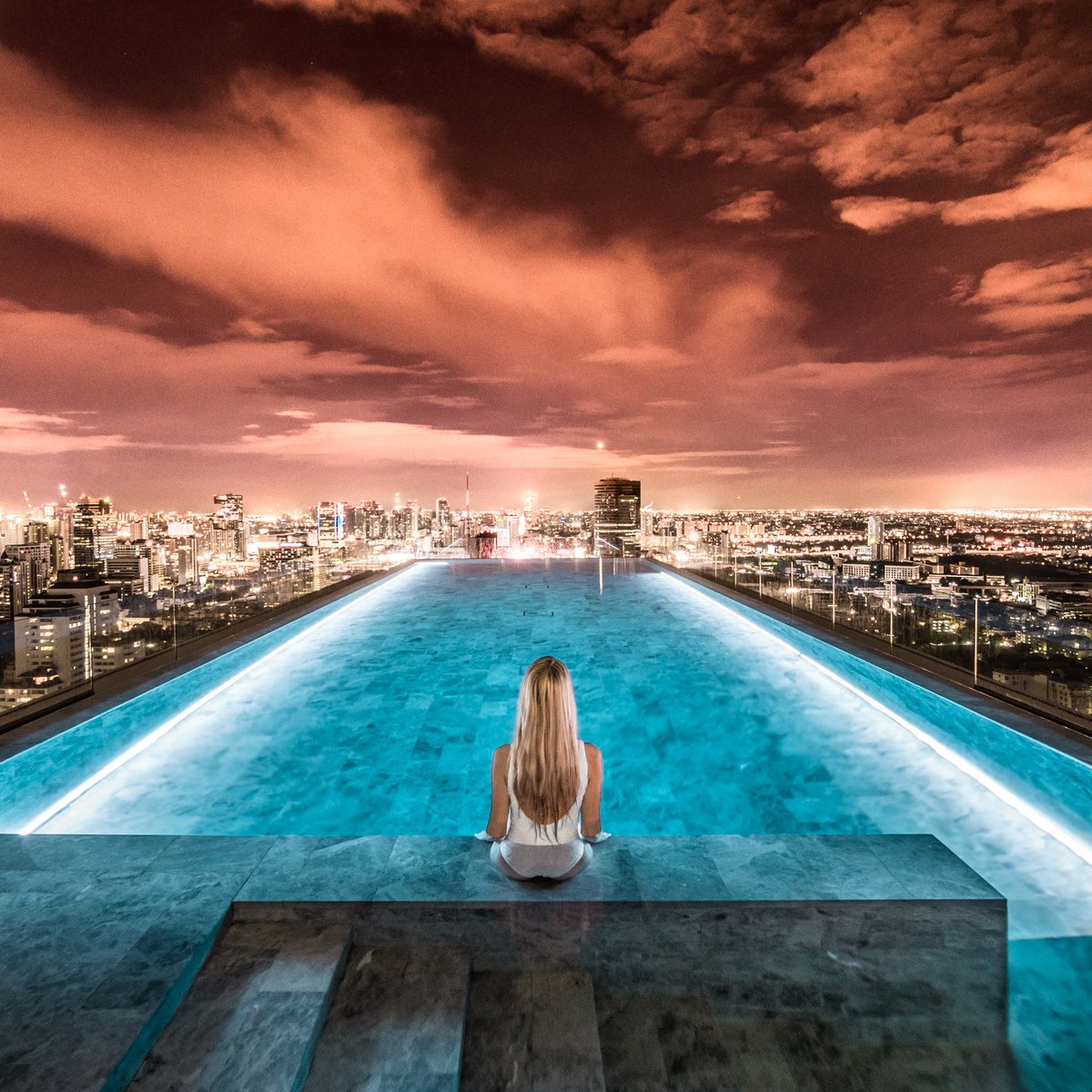 ChristineWedbrg's tweet image. The view from @137PillarsBKK rooftop pool 😍❤️🇹🇭 

#bangkok #thailand #hotel