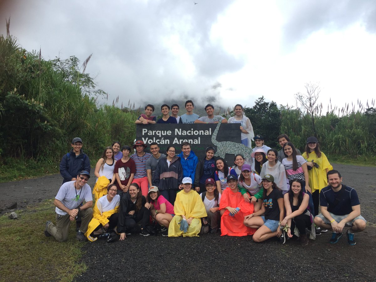 ProParques's tweet photo. ¡Apoyando nuestros hermosos parques nacionales! @SEKCostaRica realizó tareas de limpieza, recolección de basura y mantenimiento de bahías. https://t.co/HrfXWGRZgv