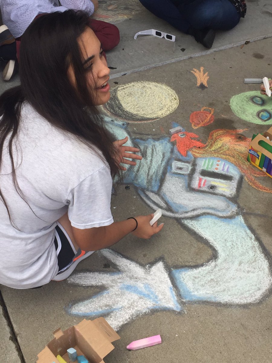 christen513's tweet photo. True artists here. #Amazed #ESHSEclipse https://t.co/jJTMRZXJcI