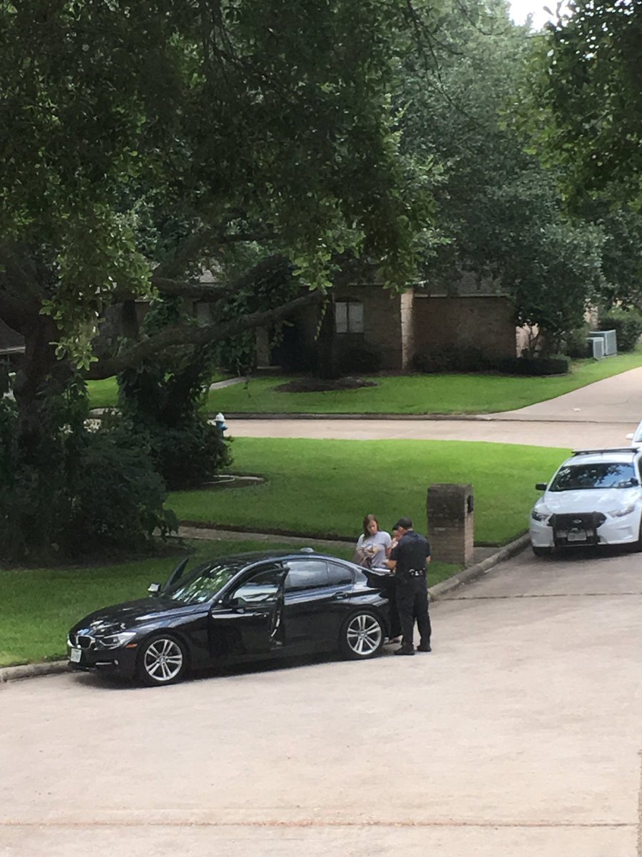 XsmallJay's tweet photo. Just a little more #EclipseDay Drama near the house #damnneighbors https://t.co/FpEJXXHeWP