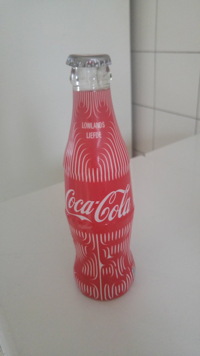 DickBoonman's tweet photo. Spaart er iemand colaflesjes? Vast een bijzonder verzamelobject.
#ZuHaben. https://t.co/DDBGE7zQOU