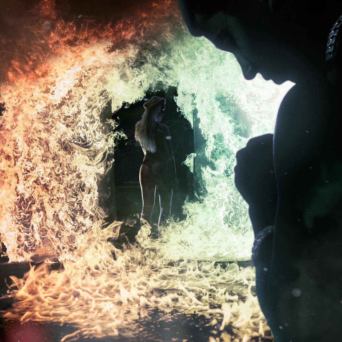 Leika kemur út á miðnætti 😈