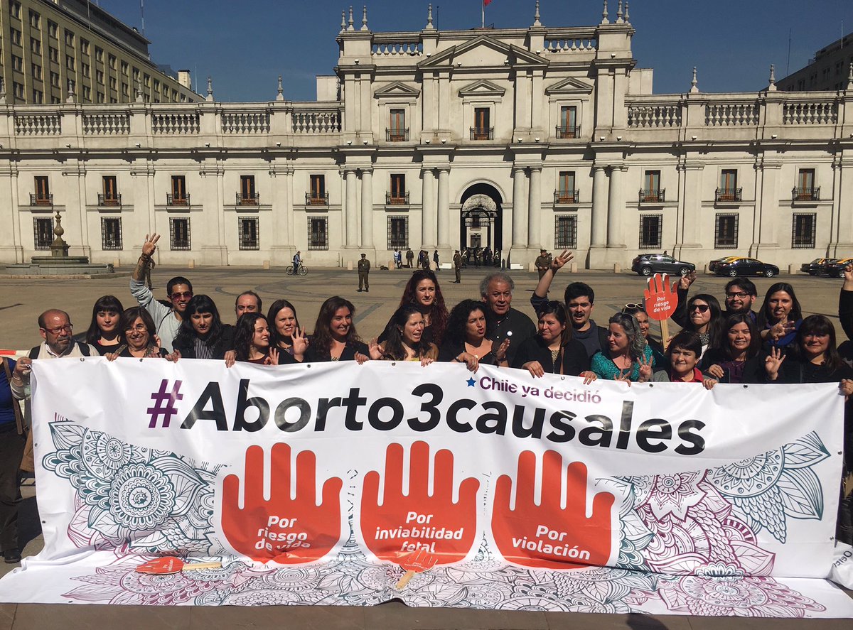 MilesChile's tweet photo. Agradecemos esfuerzo de Presidenta @mbachelet, de  Ministra Pascual y Ministra Castillo por apoyar a las mujeres del país #Aborto3Causales https://t.co/uN75FMlss4