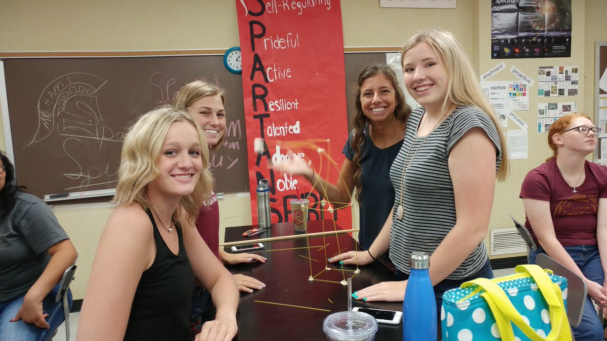 donhamilton1124's tweet image. Incredible 88 cm marshmallow challenge b4 it fell #EHSPhysics #emporiaproud
