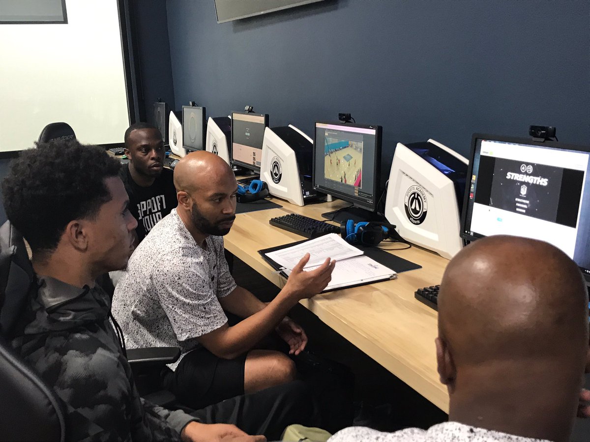 krossovertv's tweet photo. The Best got better &amp; Krossover had the opportunity to help coaches at @NikeEYB The Academy analyze &amp; teach players #NikeBasketballAcademy https://t.co/HWL9UC61EQ