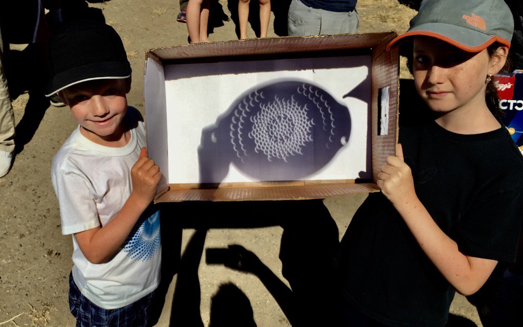Check your "colander" Next psychedelic #EclipseDay #Eclipse 24/04/08 Awesome!
