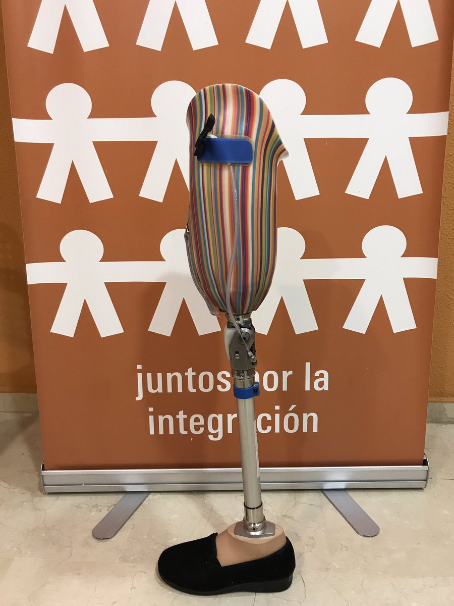 Prótesis provisional para paciente con amputación femoral .
Sistema KISS , fácil de colocar y muy buena aceptación .
Innovación y diseño.