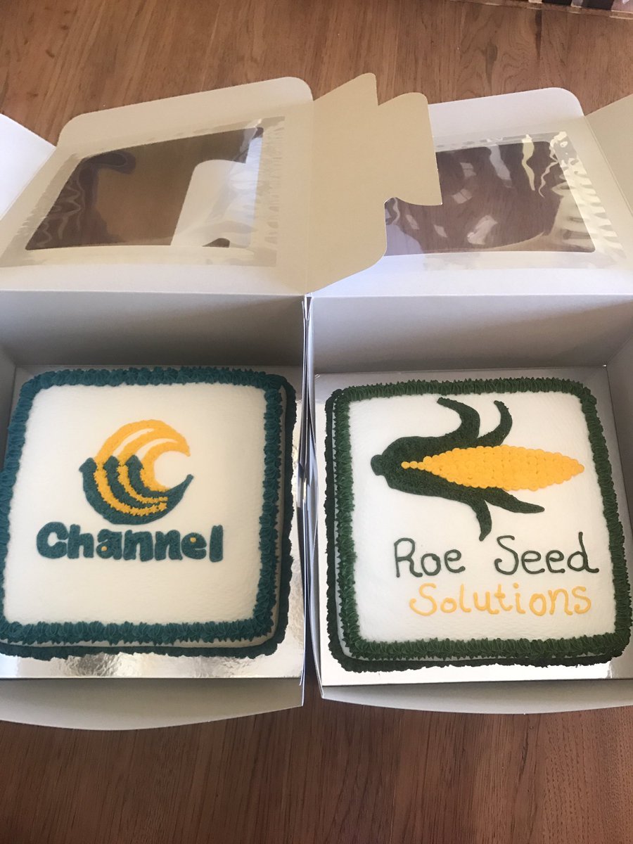 roeseed's tweet image. Wifey did a good job for me for my customer appreciation night@Channelseed