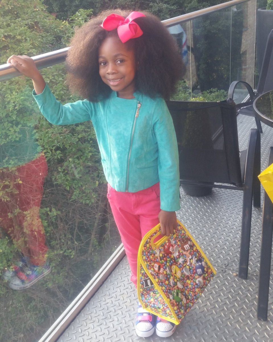 ManuRosemary's tweet photo. Love my bag @mmschocolate JACKET @BarneysNY #childmodel @BizzykidzAgency #naturalhairdaily #kidwall trousers @Primark pumps @SKECHERS_UK https://t.co/zbvzsLrz6M