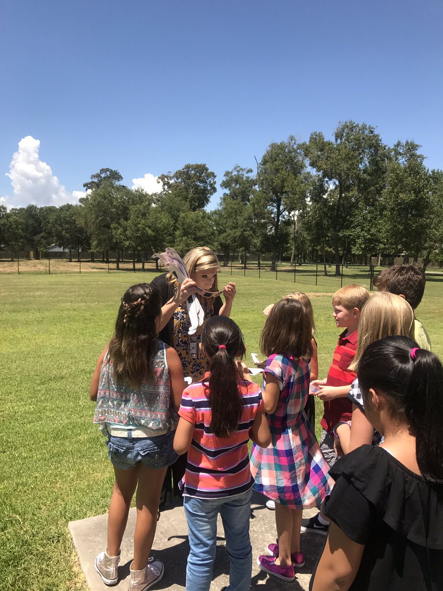 MsPhillips285's tweet photo. #ccisdlearns. Eclipse 2017! https://t.co/2gJ7xXmE1U