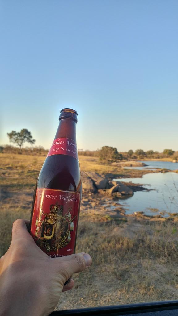 MarthinusVVS's tweet photo. @OraniaBeweging sê asb Heer Eckmaier sy bier bly heerlik. Of dit met 'n egte leeu in Kruger Wildtuin of 'n Vlaamse Leeu vlag by cantus is!! https://t.co/zmj7U8YSy5
