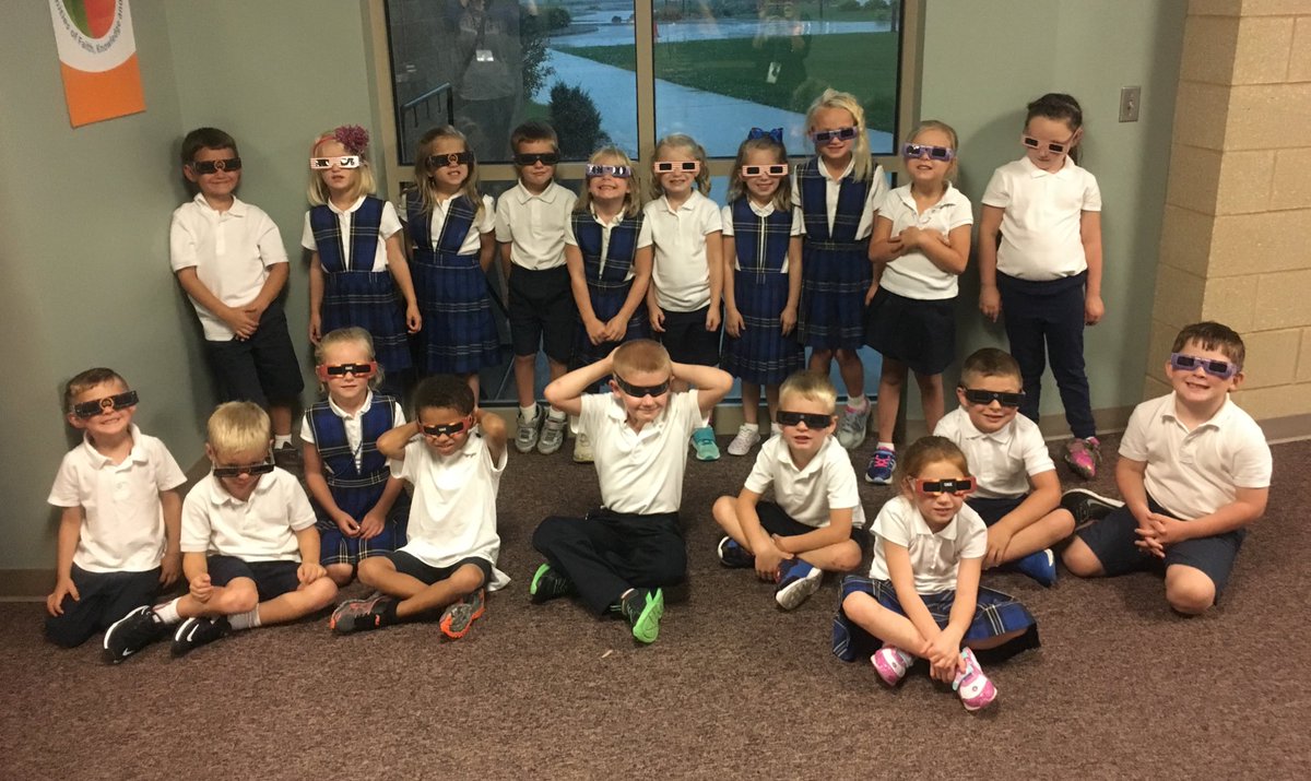 SKDKnights's tweet photo. Kindergarten and 4th Grade were ready...but Mother Nature had different plans. #knightsforlife #ilovesfcs https://t.co/VCyLU07oPf