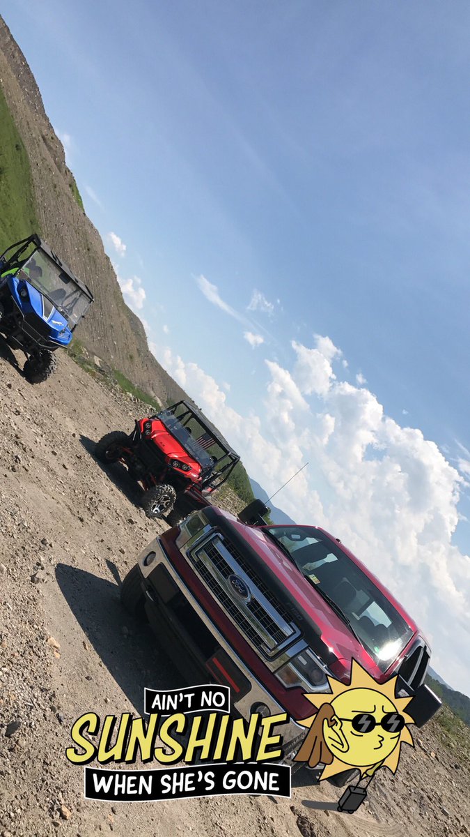 _brookax's tweet image. Waiting for the eclipse. 🌑#SolarEclispe2017