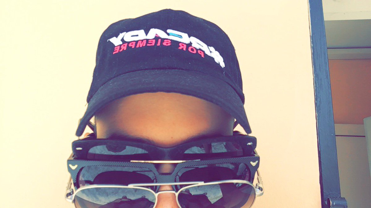 JosueMenez_'s tweet photo. Yo estoy #Ready pa verlo #Eclipse2017 😂️😂️😎 https://t.co/jiAkHnfOE2