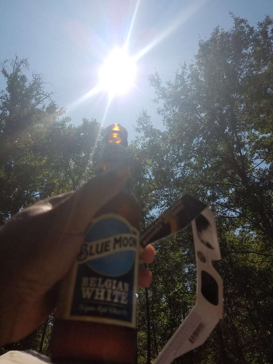 wpvatennis's tweet photo. @BlueMoonBrewCo #Eclipse2017 #SolarEclipse2017 https://t.co/wVCKRKNMJf