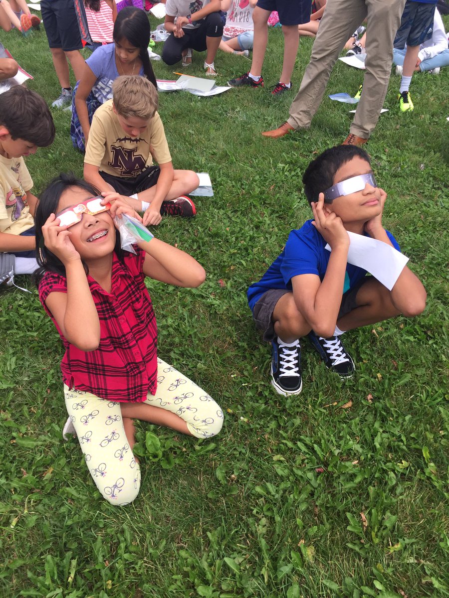 klblake9's tweet photo. Solar eclipse viewing @napls @MrsKateThoma @KatherineRNowak https://t.co/wEpFi9c36Y