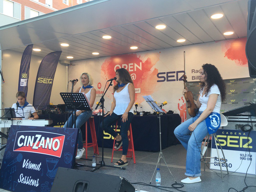 Espectacular @Naizsound desde la #OpenJaiaSER en la Plaza Bizkaia!!! Todos los dias de 20 a 21 con nosotros!!!