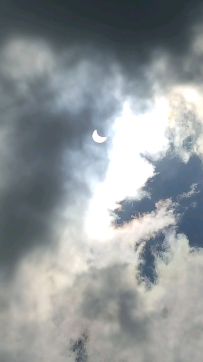 smith_r_w's tweet photo. #SolarEclipse2017 #beon11 From Cabot https://t.co/geDaKAb8F0