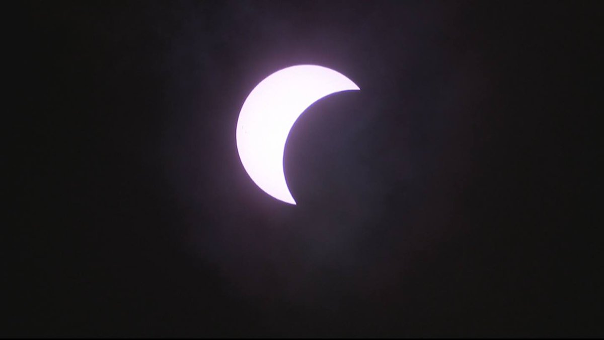 CBSPhiladelphia's tweet photo. #Eclipse2017 in #Philadelphia! Share your #eclipsepics using #cbs3
https://t.co/abn3TtsP2C https://t.co/Tff7lrPzAF