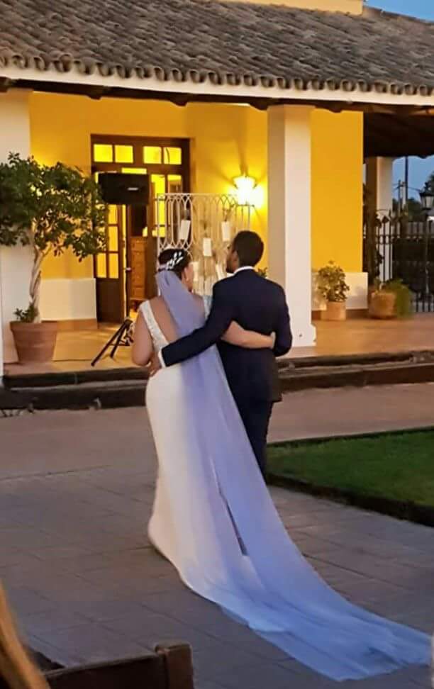 Rossercomplemen's tweet photo. ¡Nuestra primera novia con velo de color! 😍😍😍😍😍😍 https://t.co/TpkB0Mjo2E