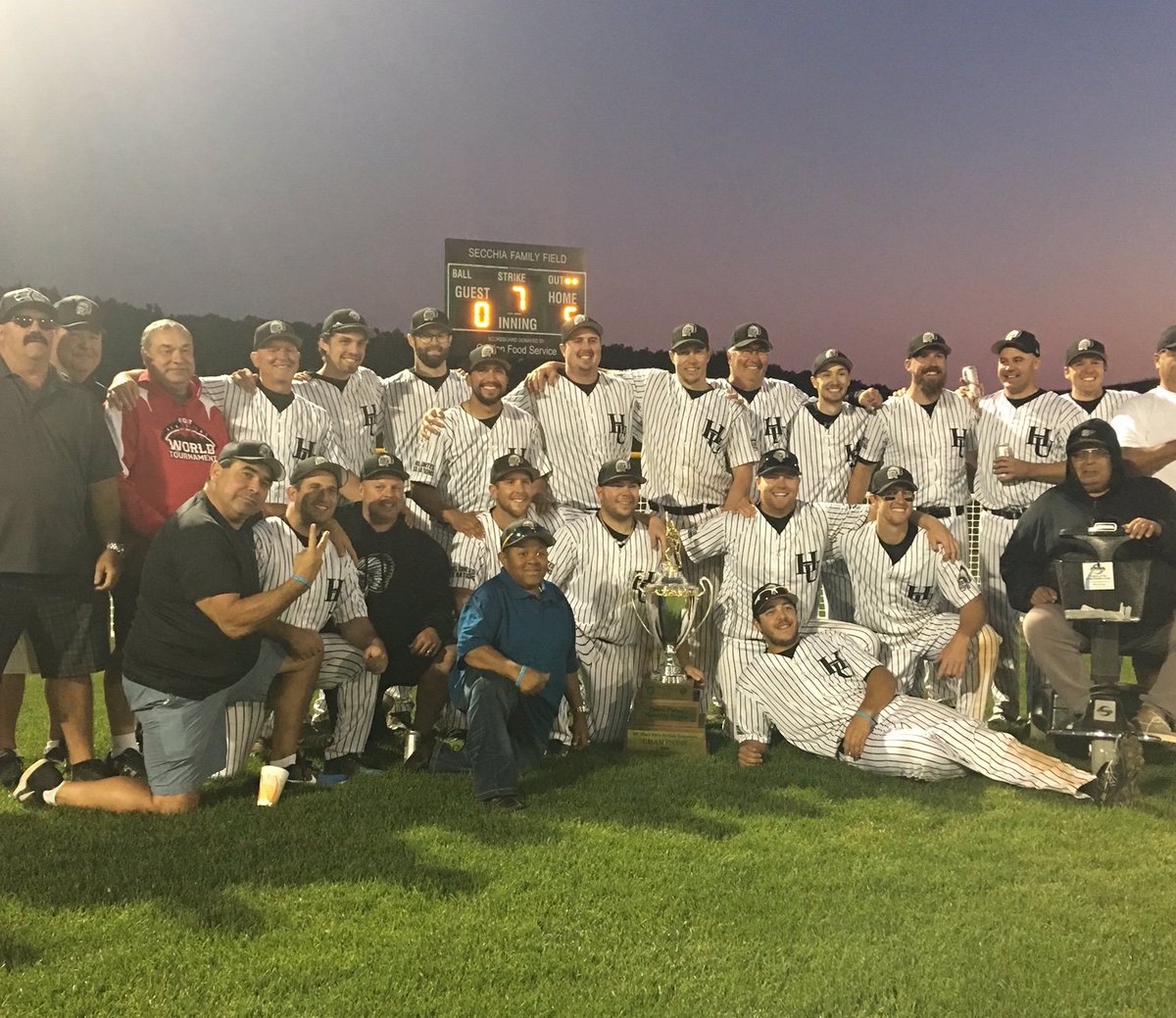 DarrylSmart1's tweet photo. .@HUchiefs regain ISC world title https://t.co/UBcUEY731v #ISCWT2017 @AlsFastball @blairjs17 https://t.co/kdvd0JWYxn