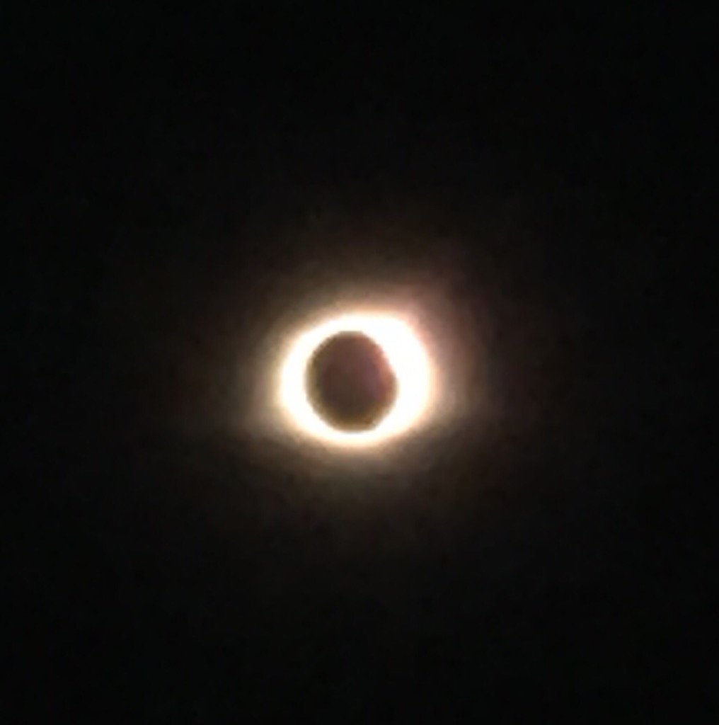 ShivelyNews's tweet photo. Total #SolarEclipse in Dawson Springs, KY. #Wow https://t.co/j0fOOVe37J