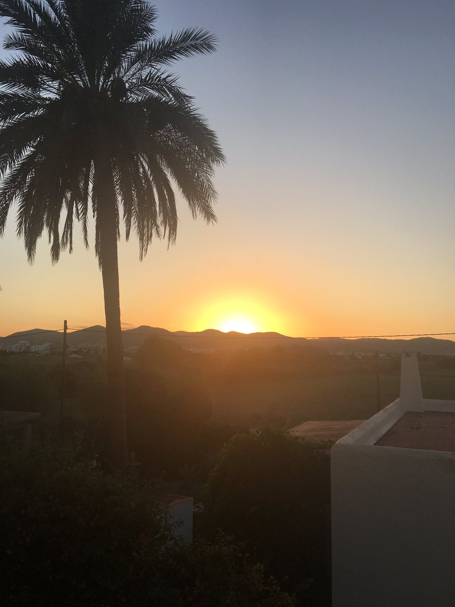 GoonerKal's tweet photo. #Ibiza #Sunset #CapMartinet https://t.co/PsA197BU1y