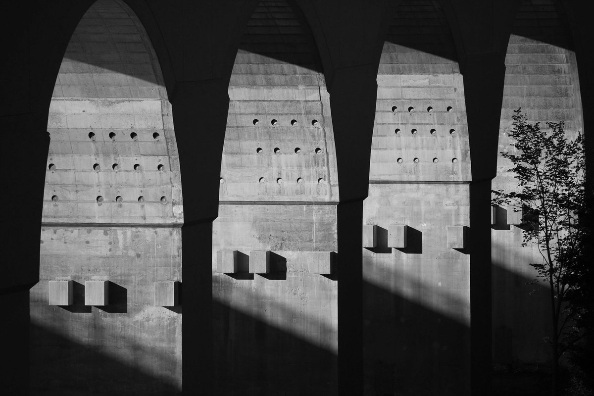 SivarsPhoto's tweet photo. #bridge #light #shadow #architecture #architecturephotography #blackandwhitephotography #photo #photography #blackandwhite #foto #abstract https://t.co/DAoxOpxUBw