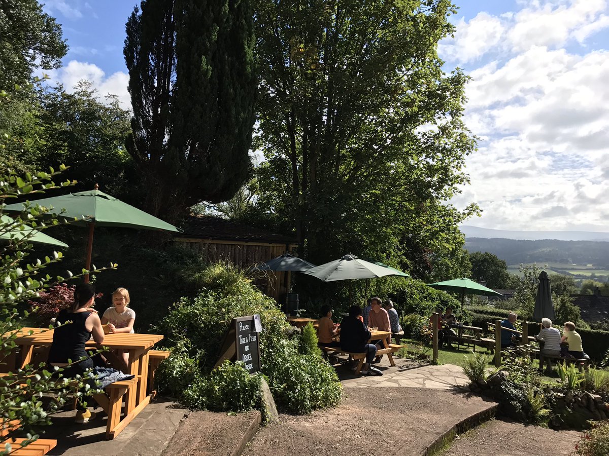PeriwinkleCott1's tweet photo. A busy Tea Room and Garden today. Hope you all had a good day too. https://t.co/gOFeXxxjxl