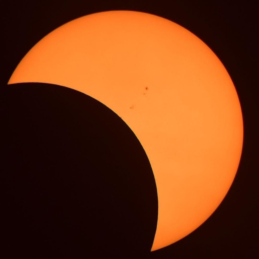 SpaceWilS's tweet photo. Just a few more minutes left here #eclipse #Colorado #photography #COwx #solareclipse2017 #solareclipse #eclipse20… https://t.co/CTBKP7DwVH https://t.co/4hOZXodJit