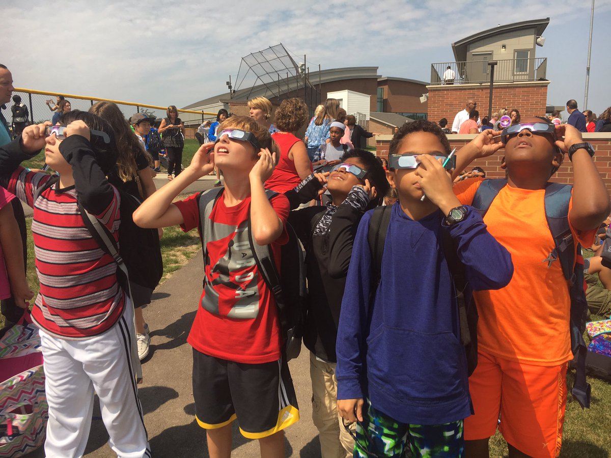MrRistau_BMS's tweet photo. #SolarEclispe2017 #beachwoodmiddleschool https://t.co/GzOrZAYdk9
